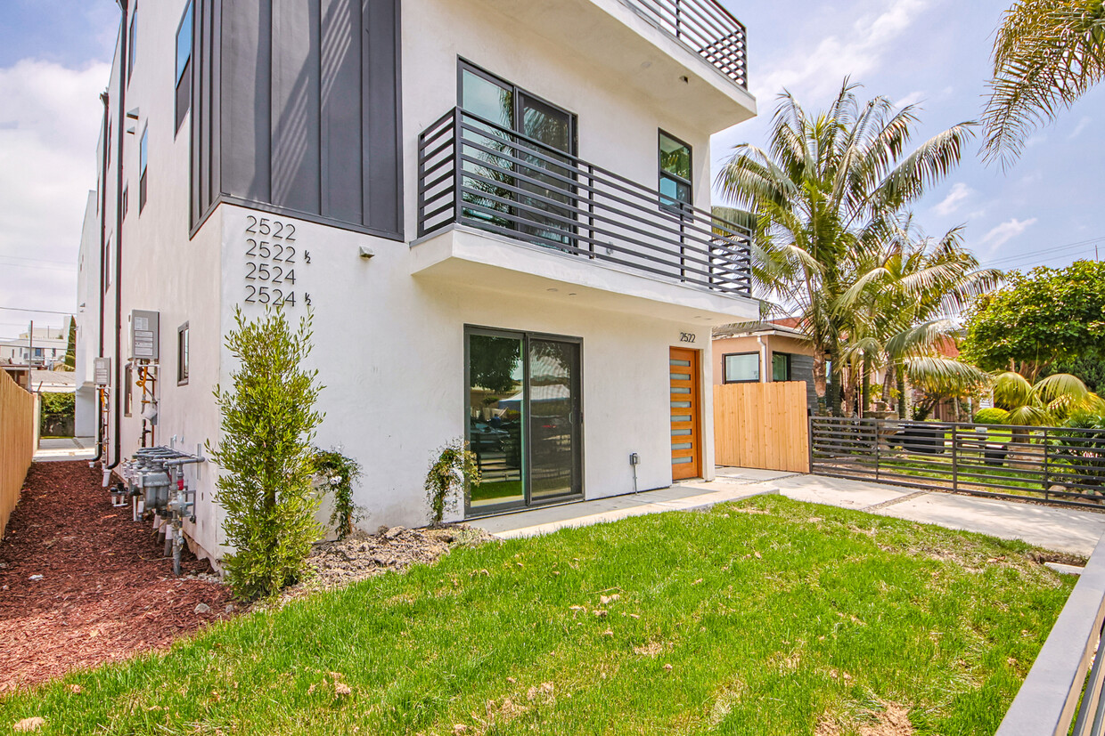 wilshire vista heights condos