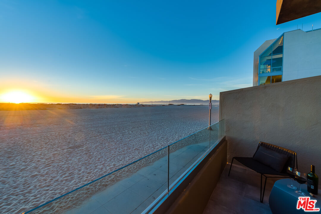 6 voyage marina del rey condos