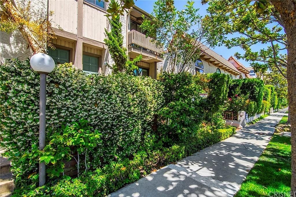 woodvale village condos