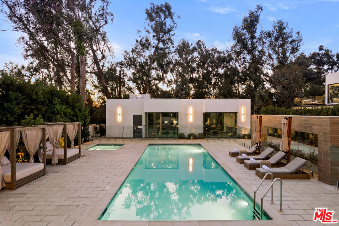 encore brentwood condominiums