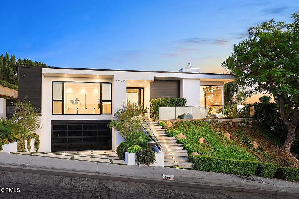 11c2321f098ca70196ae9f28920069bf-uncropped_scaled_within_1536_1152