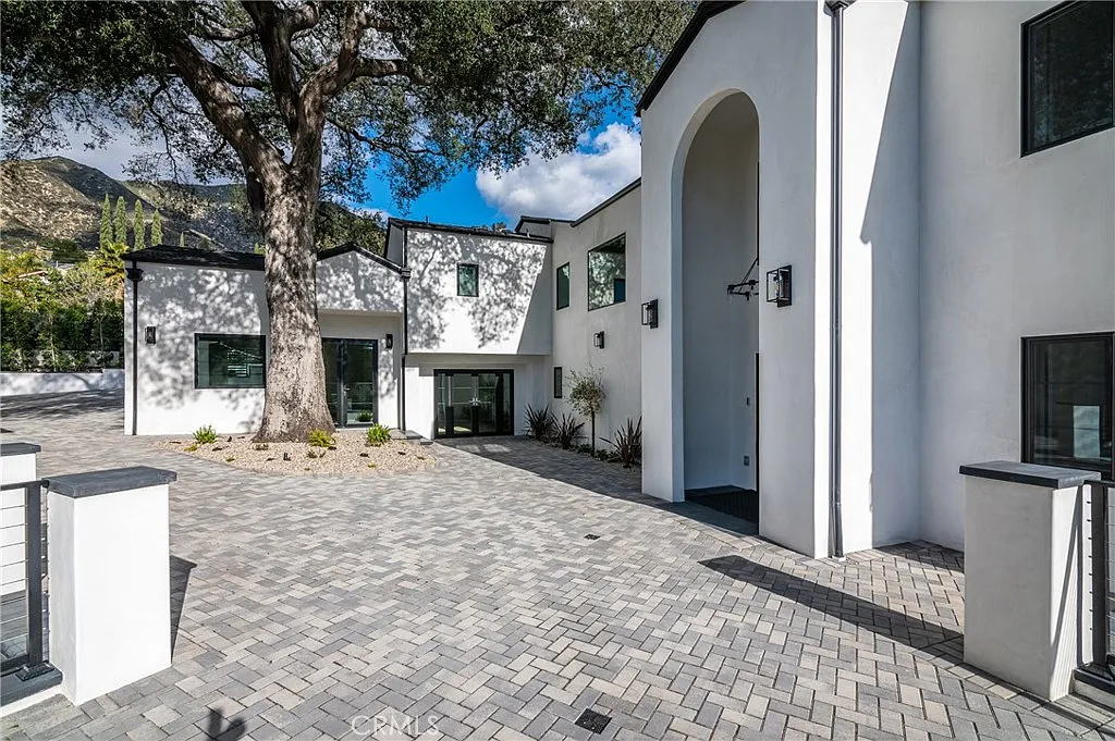 bf422a801fe9b5330f25bbb947ca35d4-uncropped_scaled_within_1536_1152