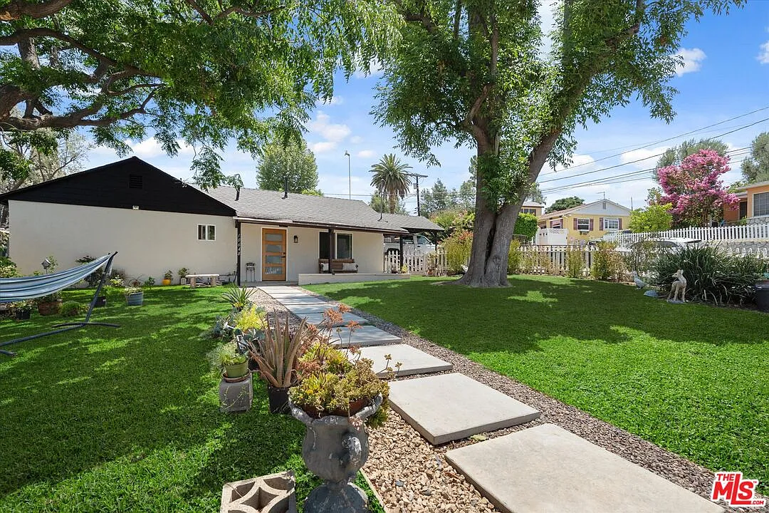 d38abf720be4b48c1a43ab1bf9c52990-uncropped_scaled_within_1536_1152